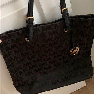 Micheal Kors purse